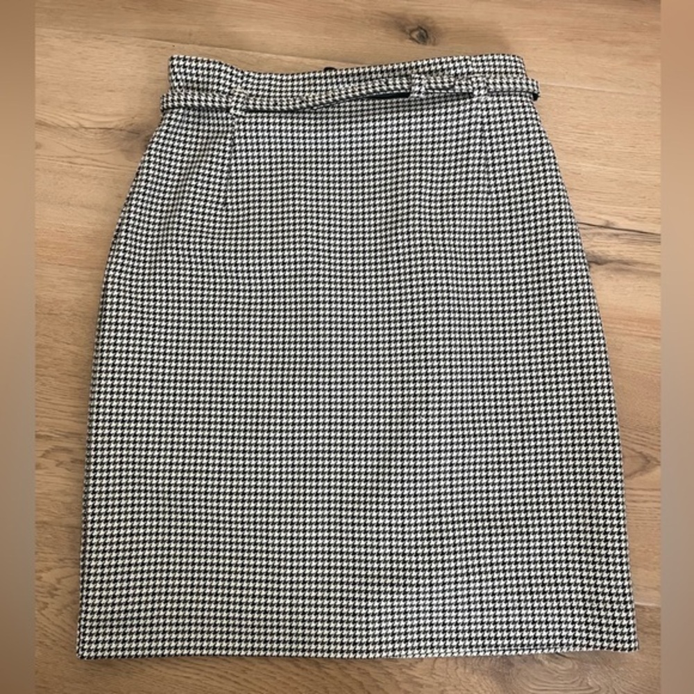 H&M mini skirt with belt Size 4